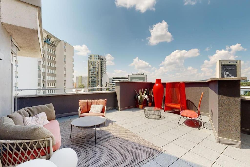 Апартаменты Stylovy Loft S Ohromnou Terasou Братислава Экстерьер фото
