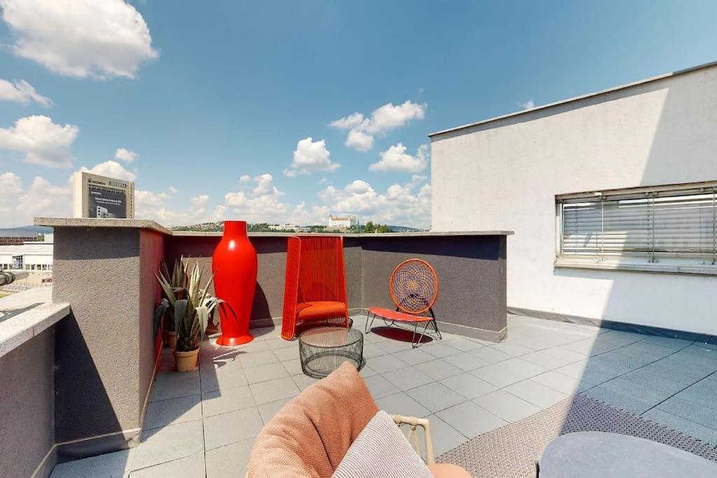 Апартаменты Stylovy Loft S Ohromnou Terasou Братислава Экстерьер фото